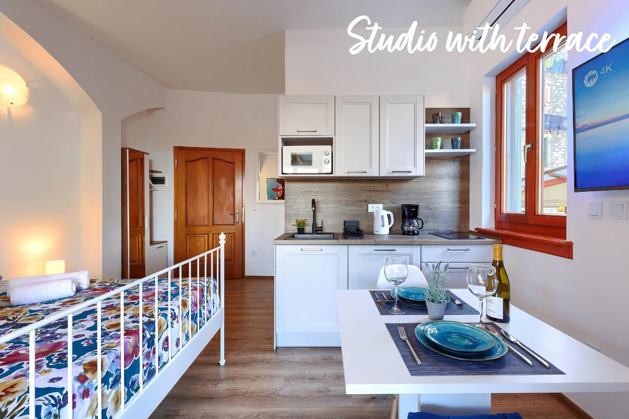 Studios Notte Sul Porto Rovinj Buitenkant foto