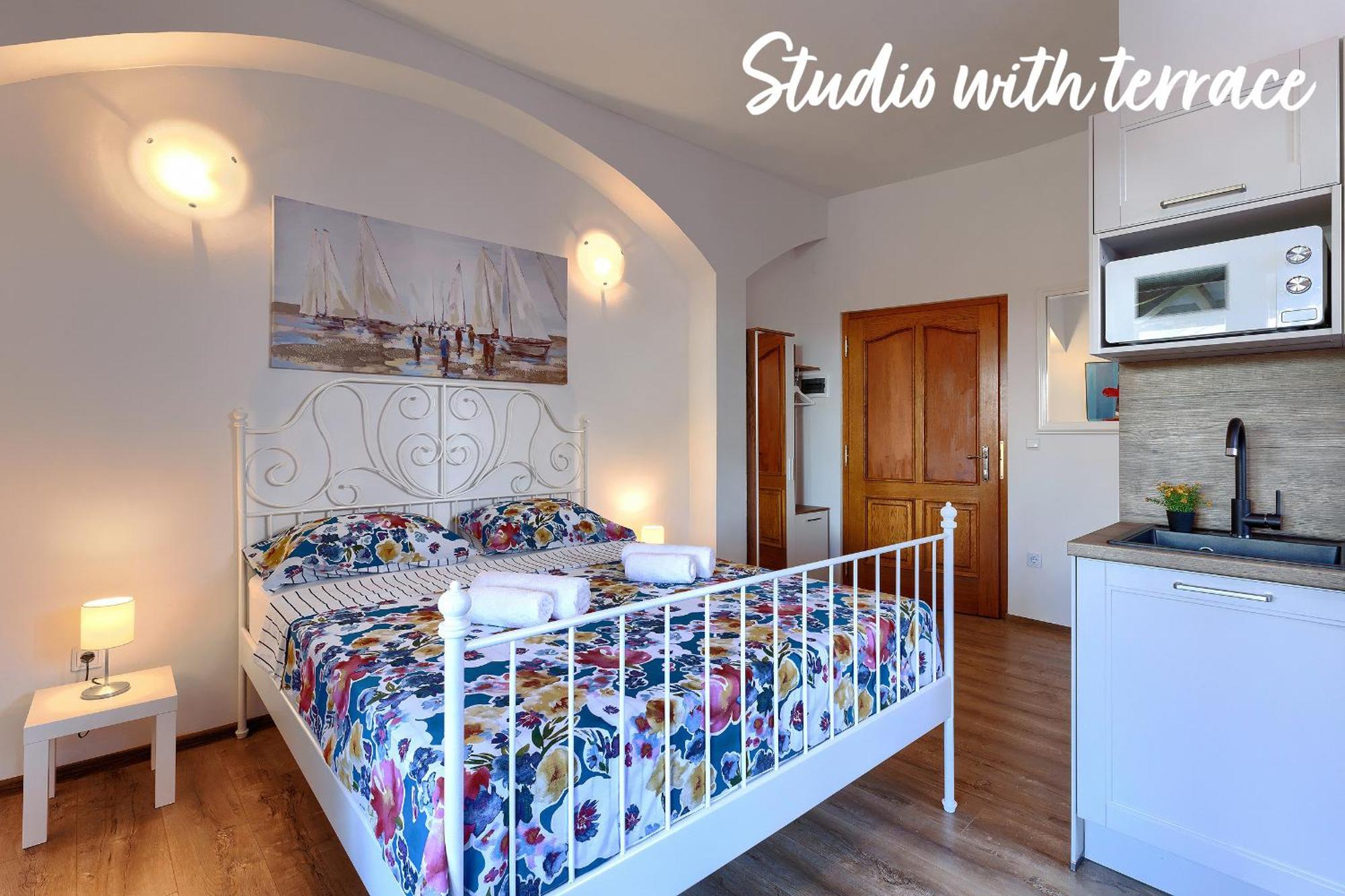 Studios Notte Sul Porto Rovinj Buitenkant foto