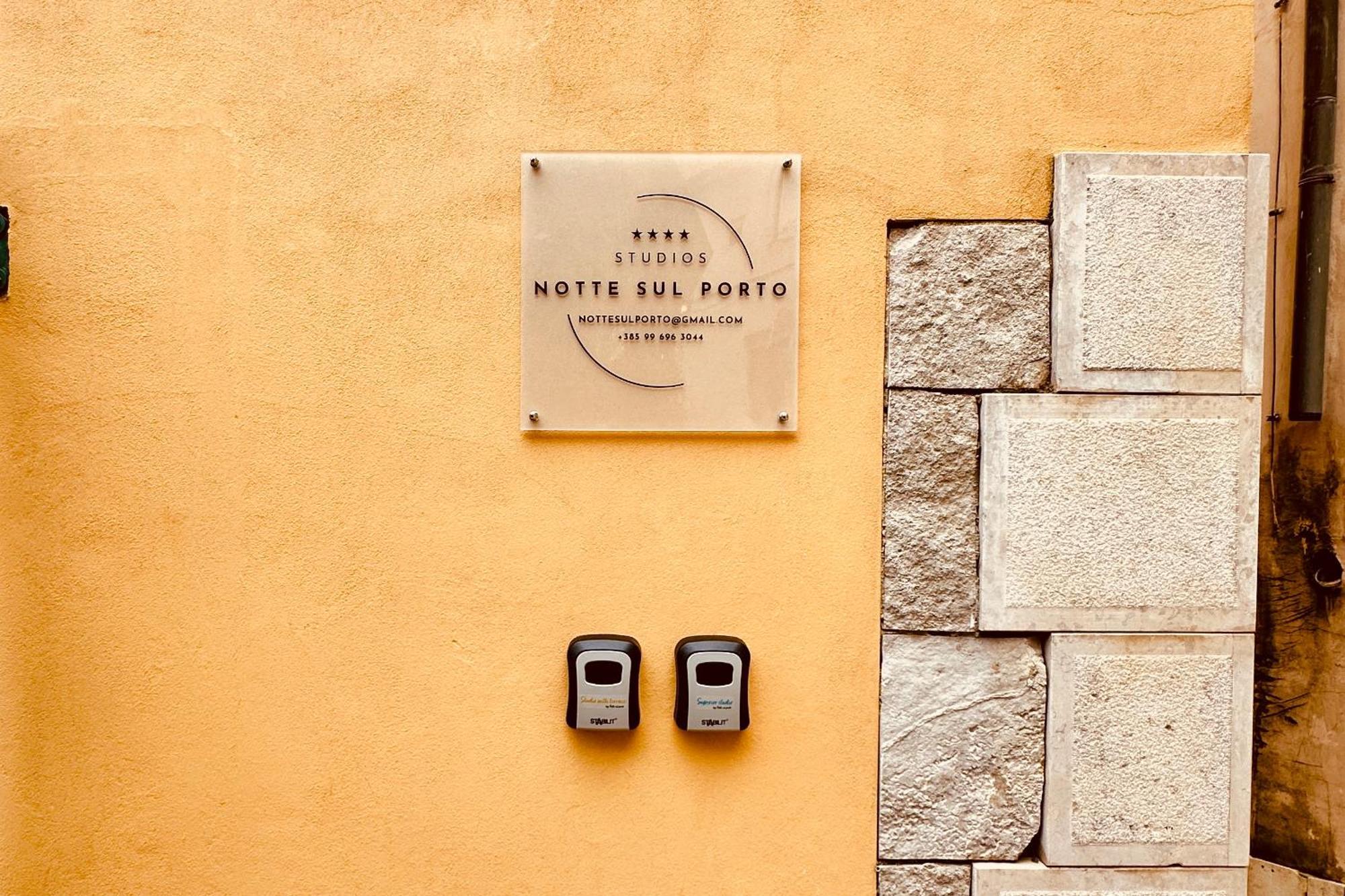Studios Notte Sul Porto Rovinj Buitenkant foto